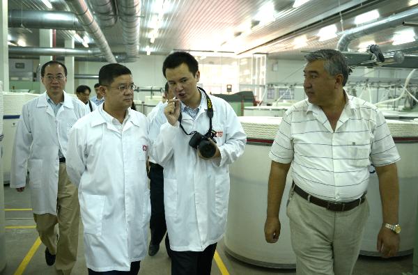 参观工厂.jpg